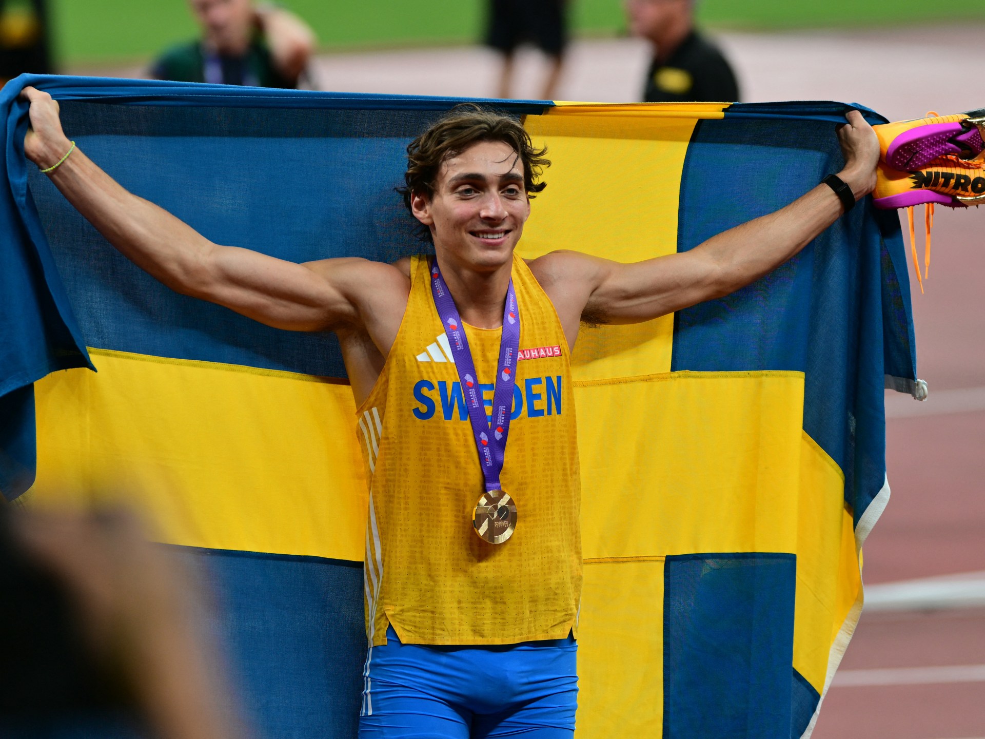 Duplantis-breaks-pole-vault-world