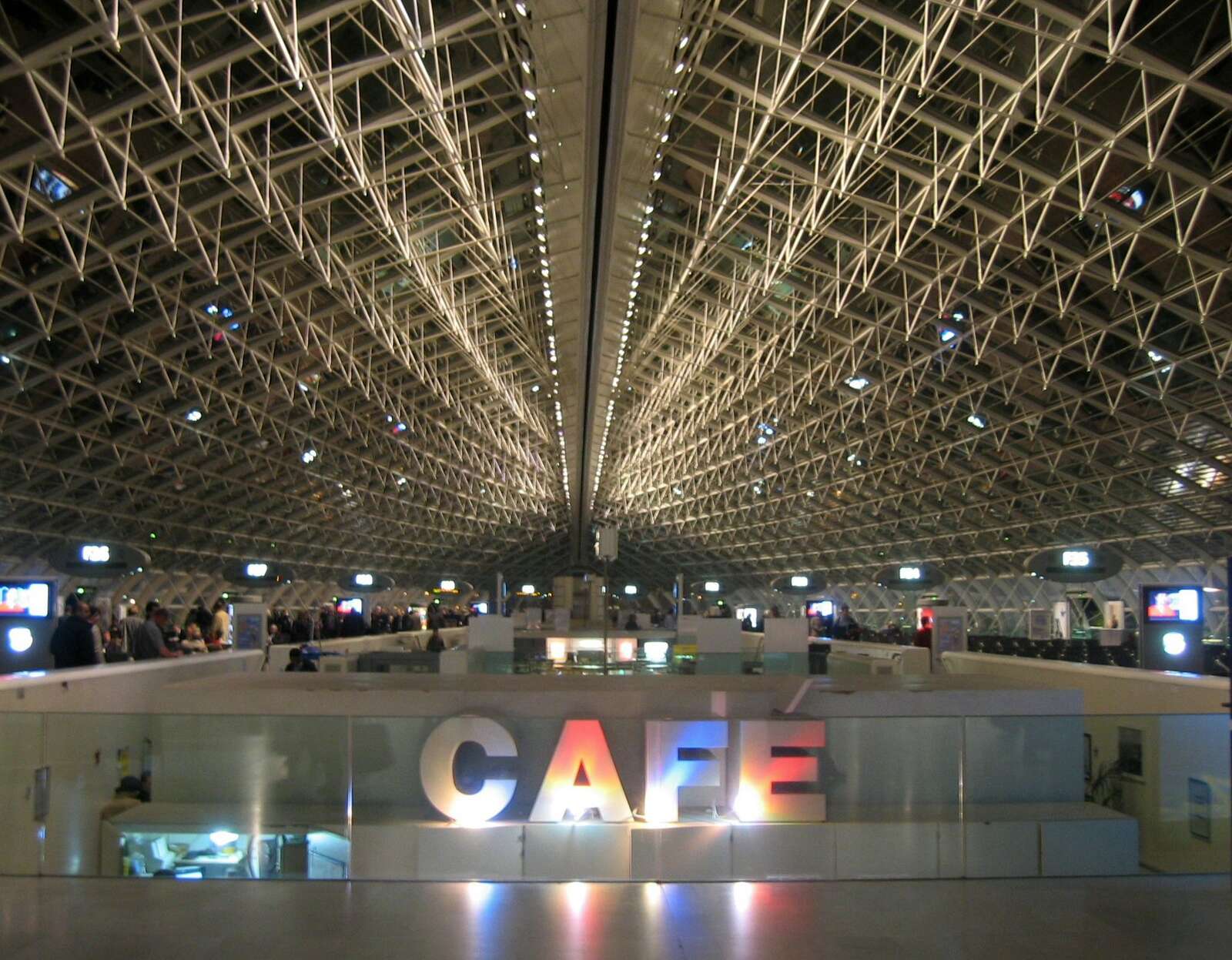 EU-Airports-to-Reinstate-Hand