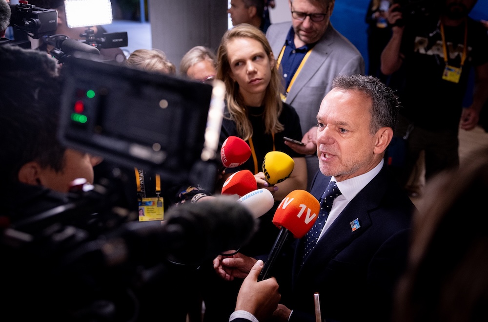 EU-ministers-opt-to-wait