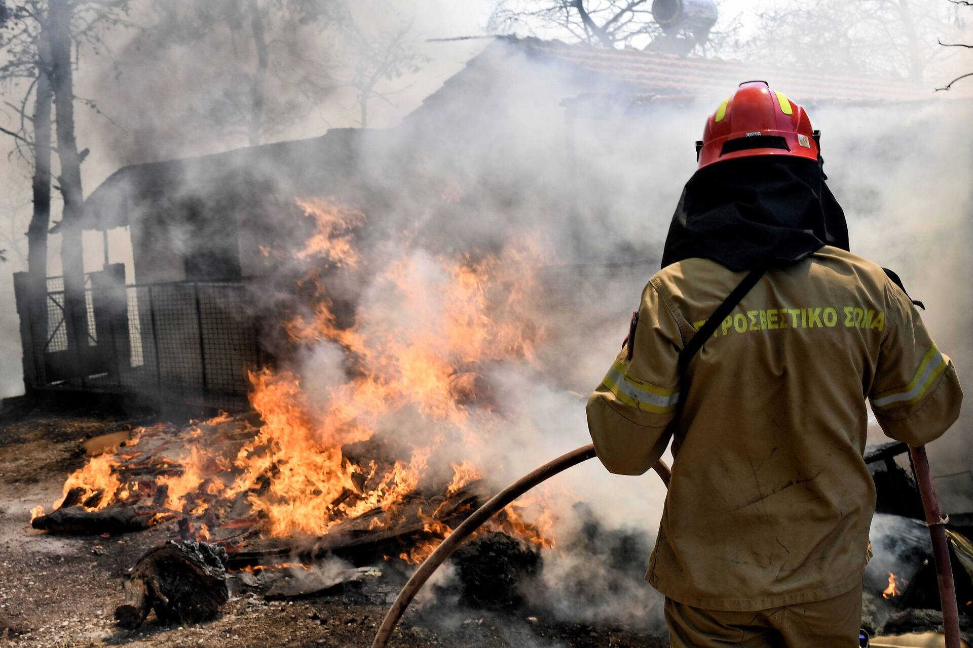 fire2-aap-PRINT_46100