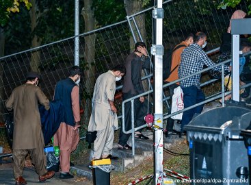 German-government-takes-3000-Afghans