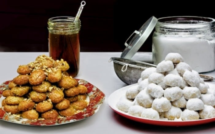 How-Melomakarona-and-Kourabiedes-Got