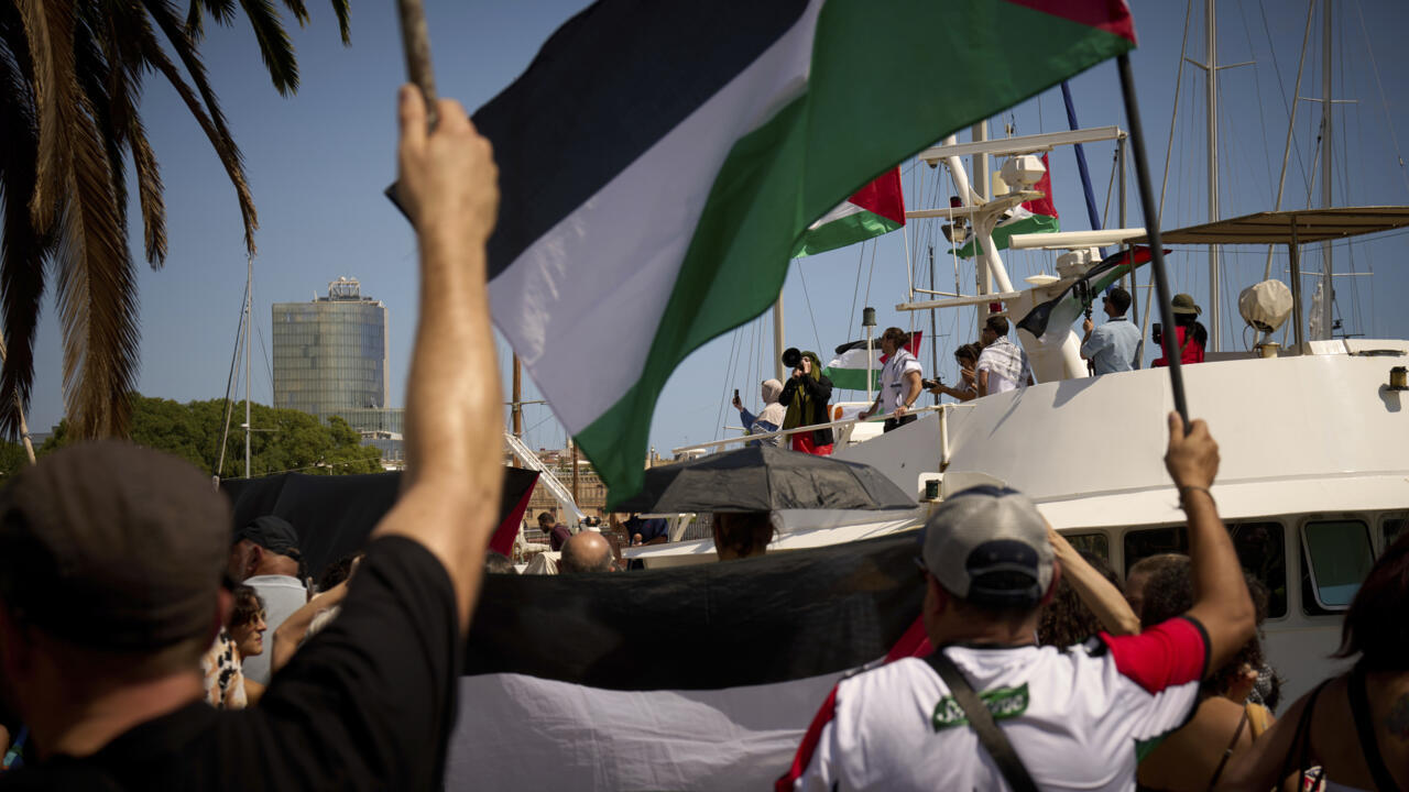 Humanitarian-aid-flotilla-sets-sail