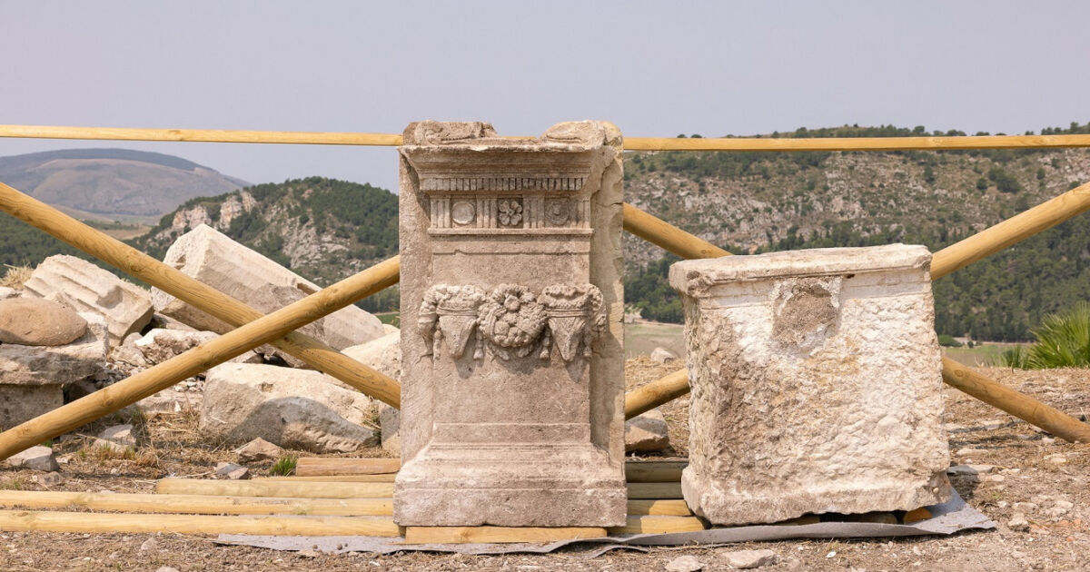 id928583-2023-06-30T150337Z_1_LYNXMPEJ5T0KU_RTROPTP_4_ITALY-ARCHEOLOGY-GREEK-ALTAR-1200x630-1