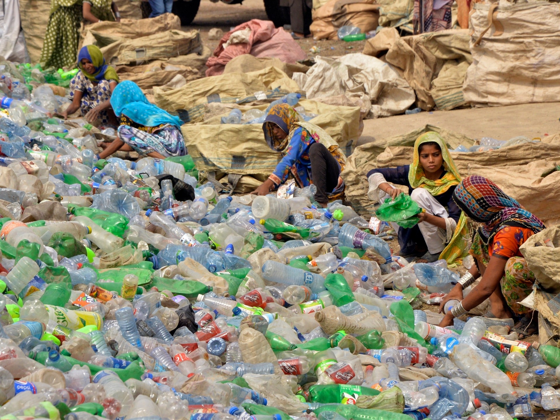Invisible-plastic-Why-banning-plastic