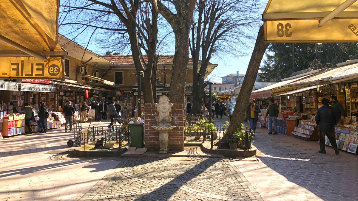 Literary-stops-of-Istanbuls-Fatih