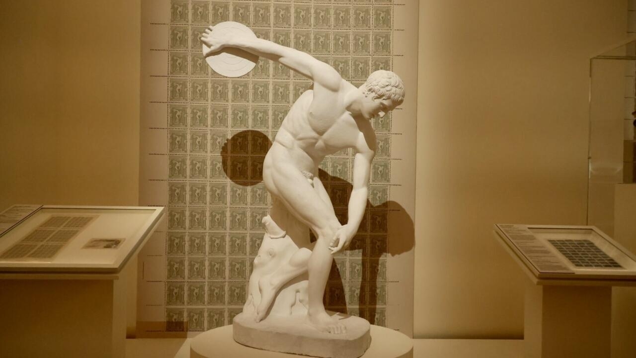 Louvre-exhibition-zooms-in-on