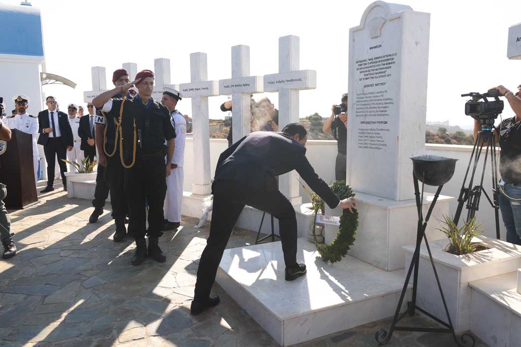 mari-memorial-nikos-christodoulides-wreath