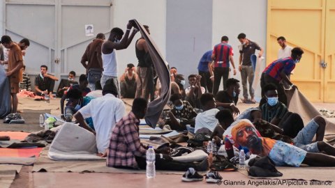 Migrant-arrivals-in-Greece-drop