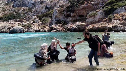 Migrants-reach-Greek-islands-from