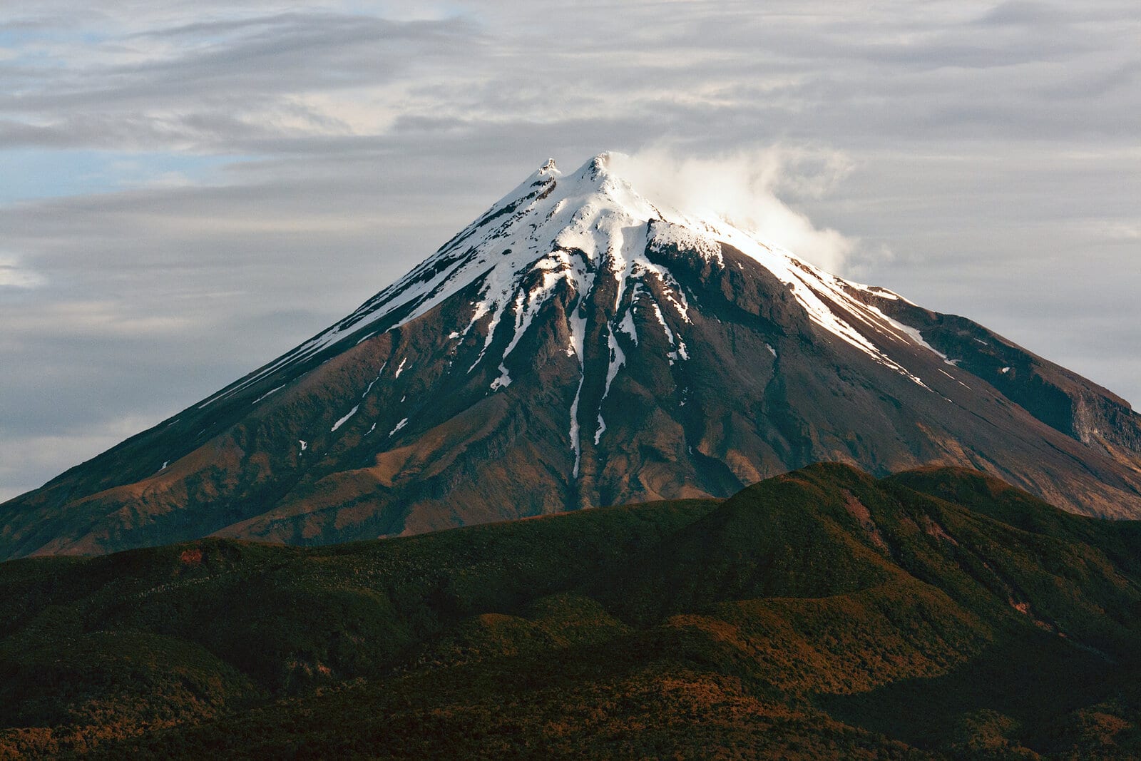 Mountain-in-New-Zealand-Gets