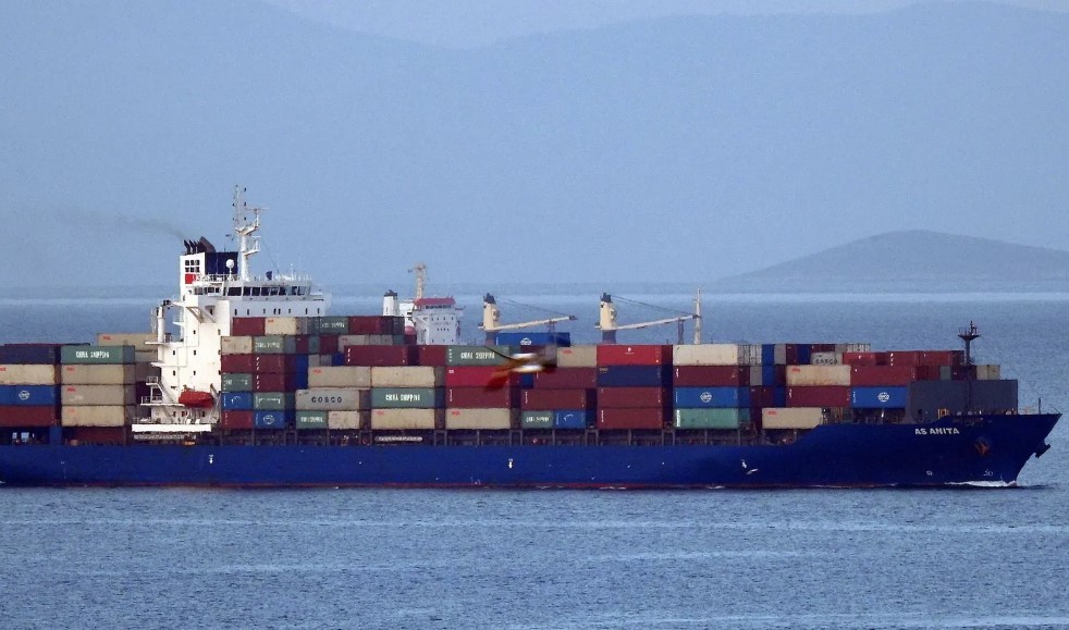 MPC-Container-Ships-offloads-seven