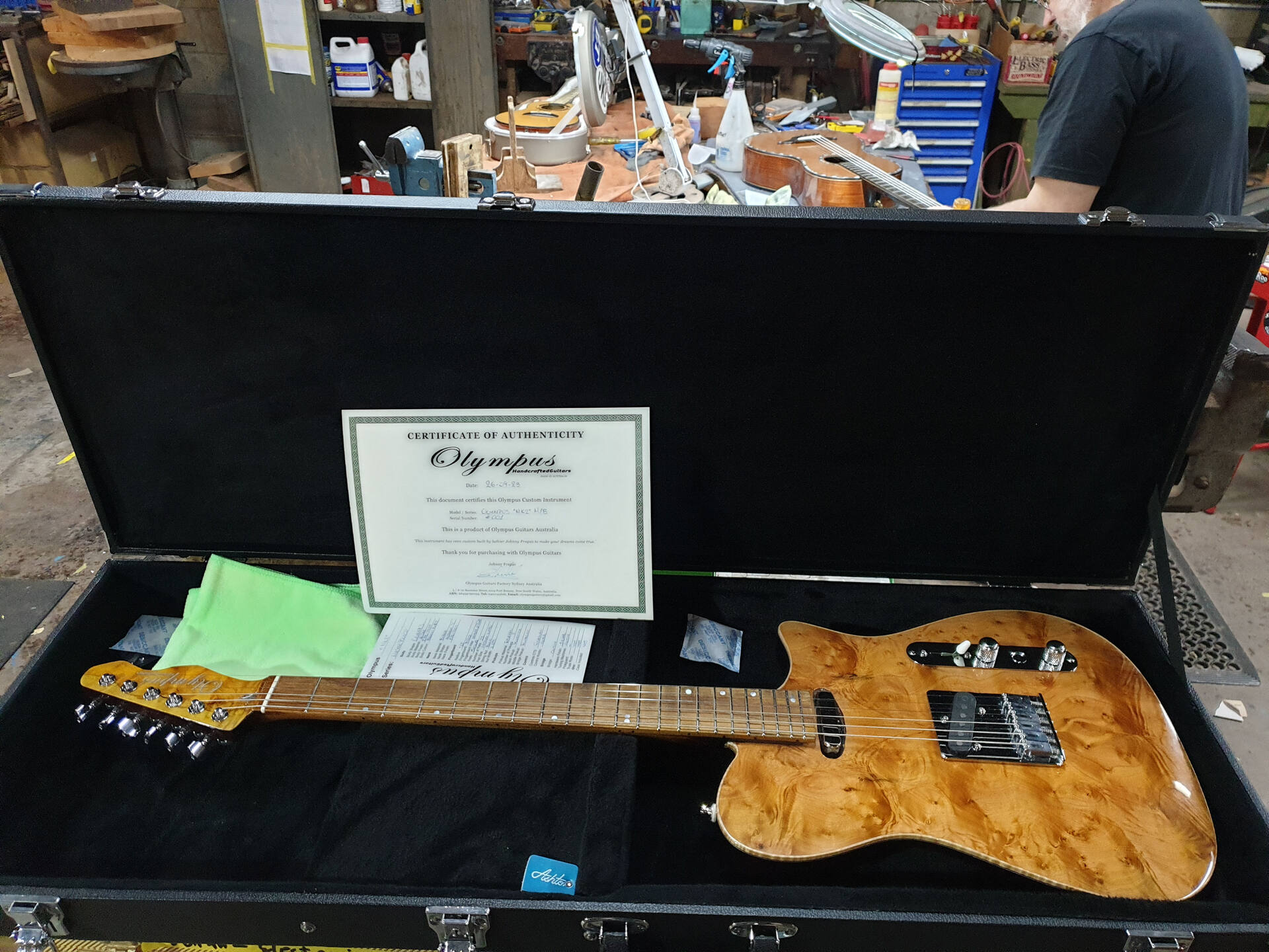 OlympusGuitars1-PRIN_08402