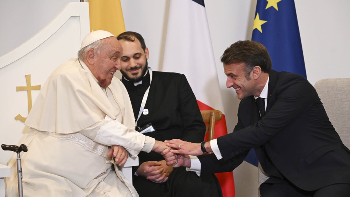 Pope-Francis-in-Corsica-warns