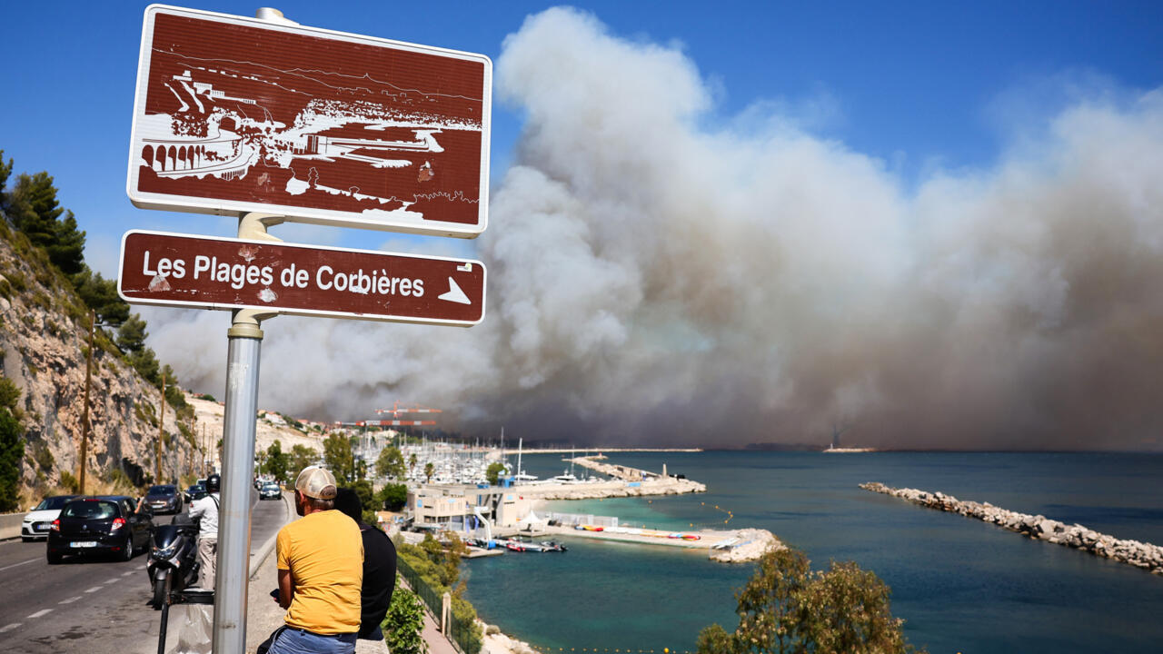 Raging-wildfire-in-France-shuts