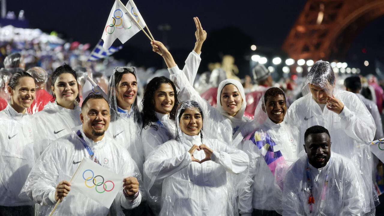Refugee-Olympic-Team-flies-the