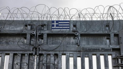 Riot-in-Greek-migrant-detention