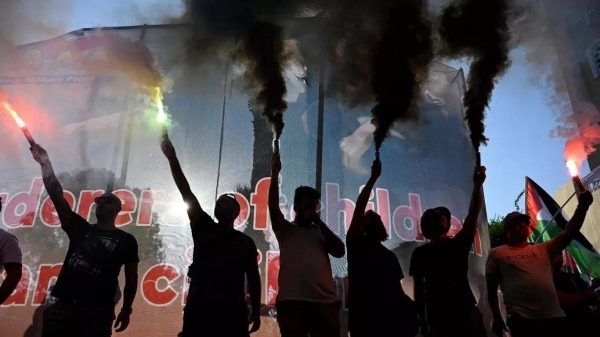 Riot-police-block-pro-Palestine-protesters