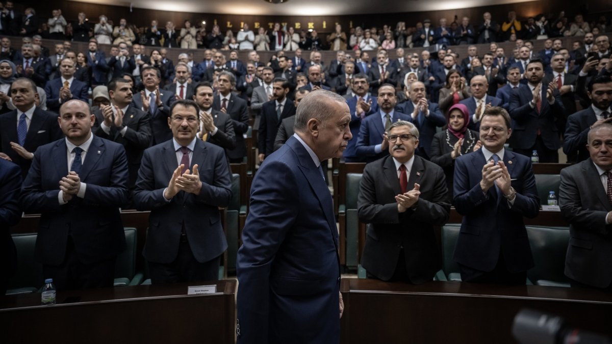 Self-confidence-as-state-policy-in