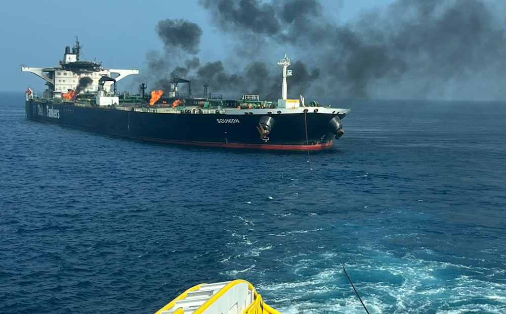 Sounion-successfully-towed-away-from