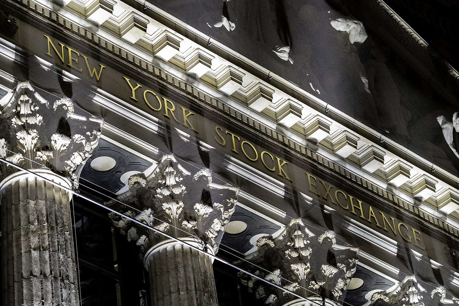 Stocks-Sink-as-Trump-Levies