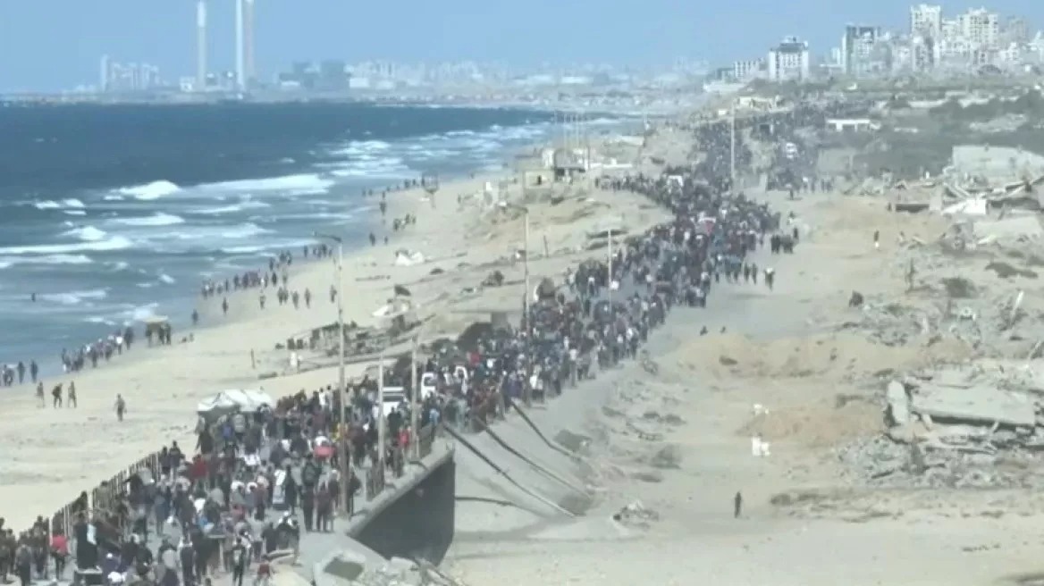 Thousands-of-Palestinians-walk-north-through-Gaza-as-ceasefire-takes-effect