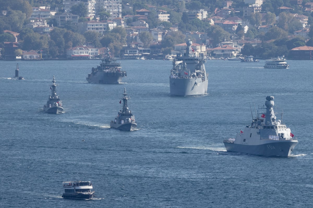 Turkey-and-Greece-expand-military
