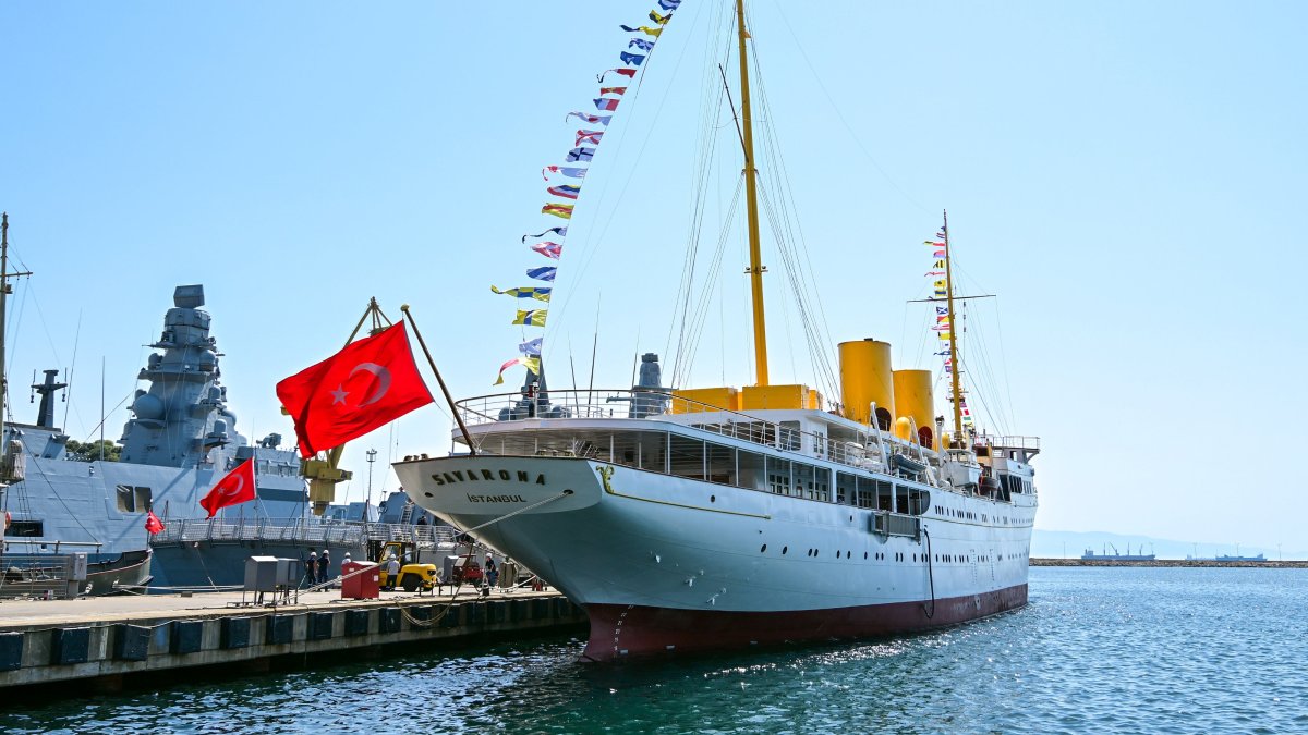 Turkish-navy-parade-to-flex