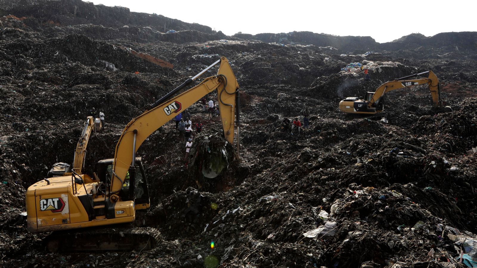 Uganda-landfill-collapse-kills-24