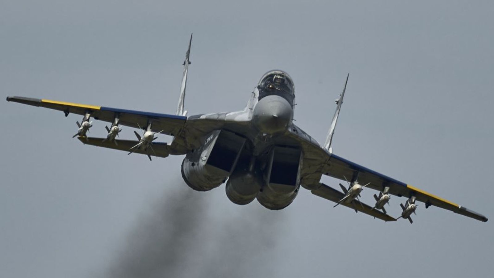 Ukrainian-warplane-fires-weapon-at