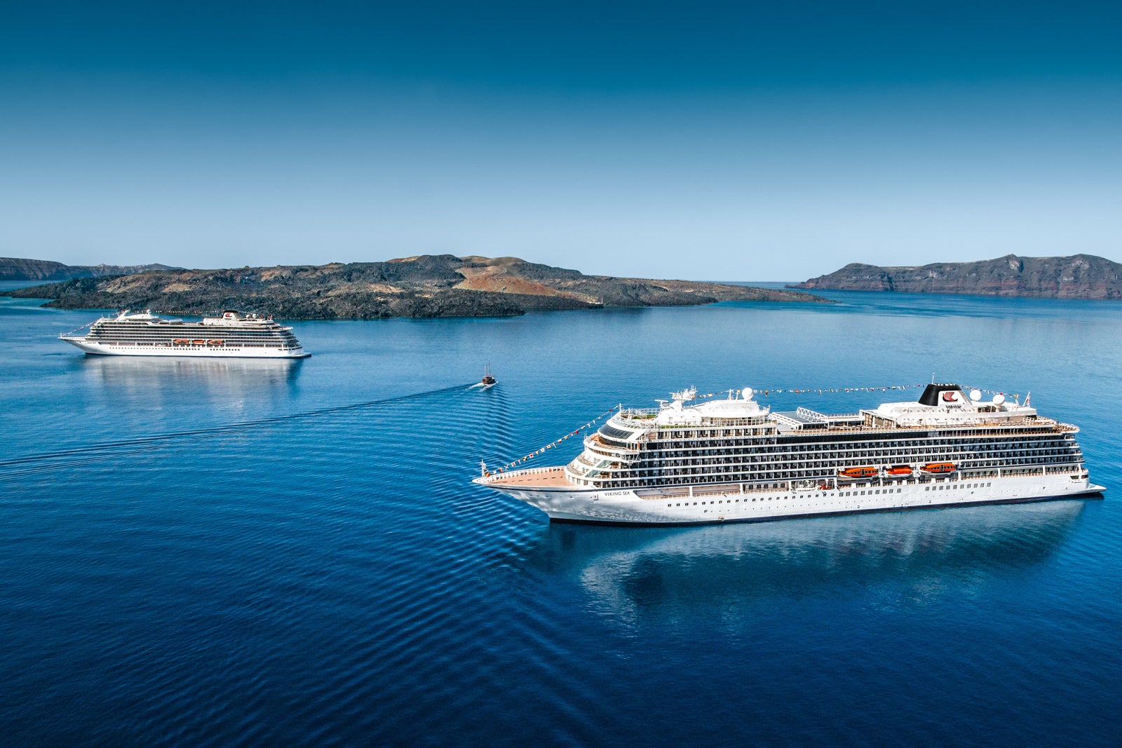 Viking-Cruises_Cruise-Stock_Viking-Star-Sea-Santorini-Islands
