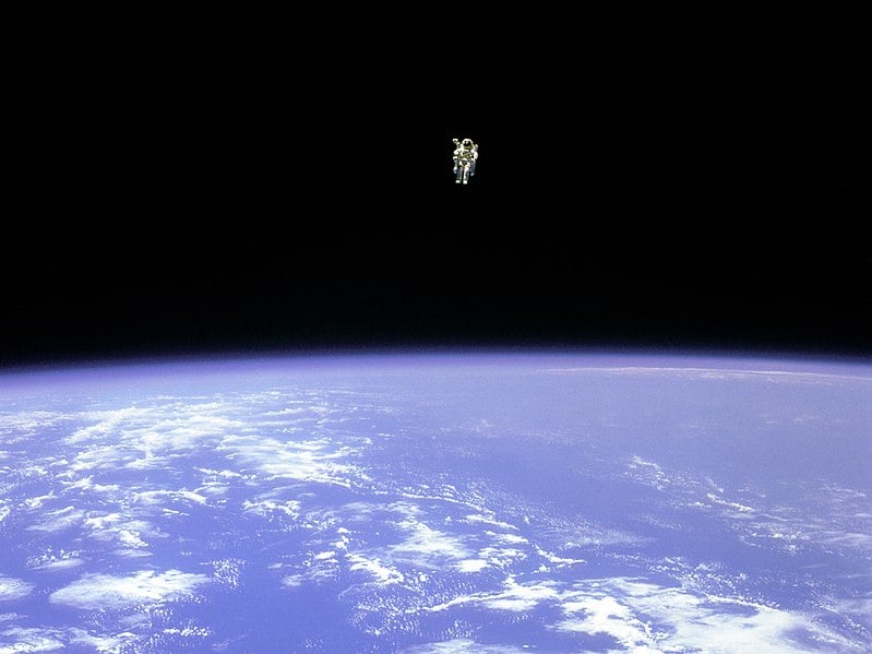 Why-Does-Outer-Space-Smell