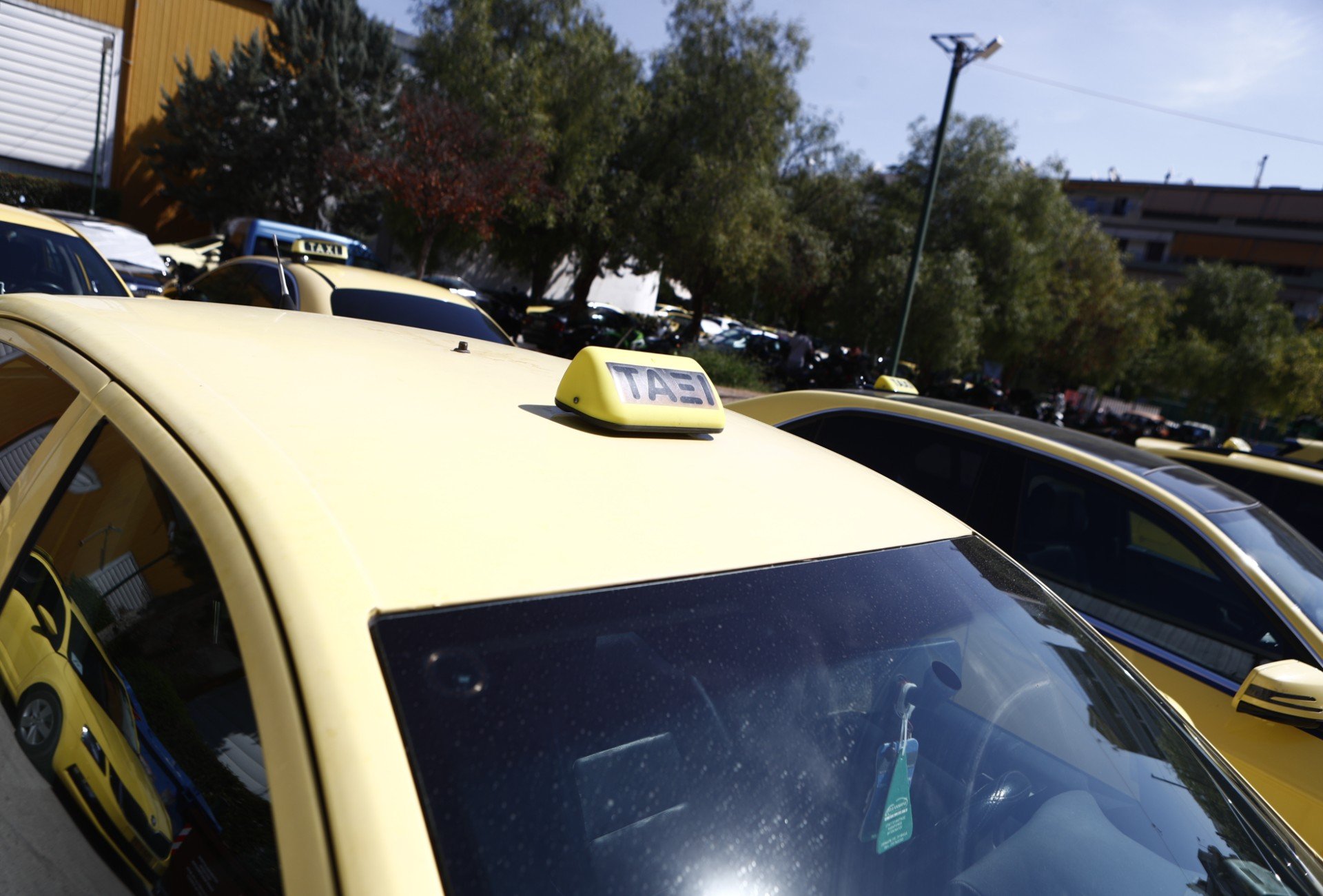 48ori-apergia-sta-taxi-i