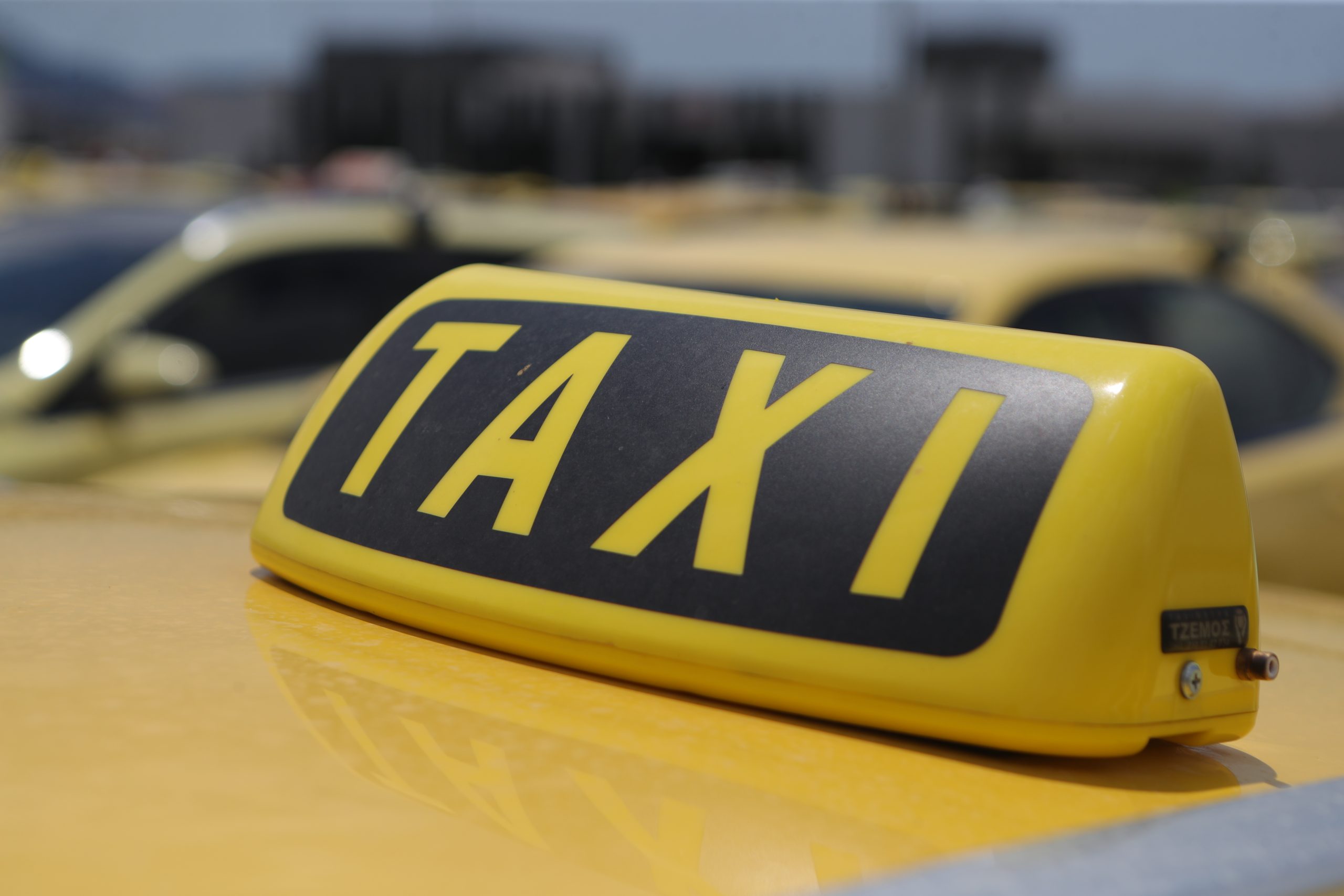 chirofreno-travoun-ta-taxi-stis