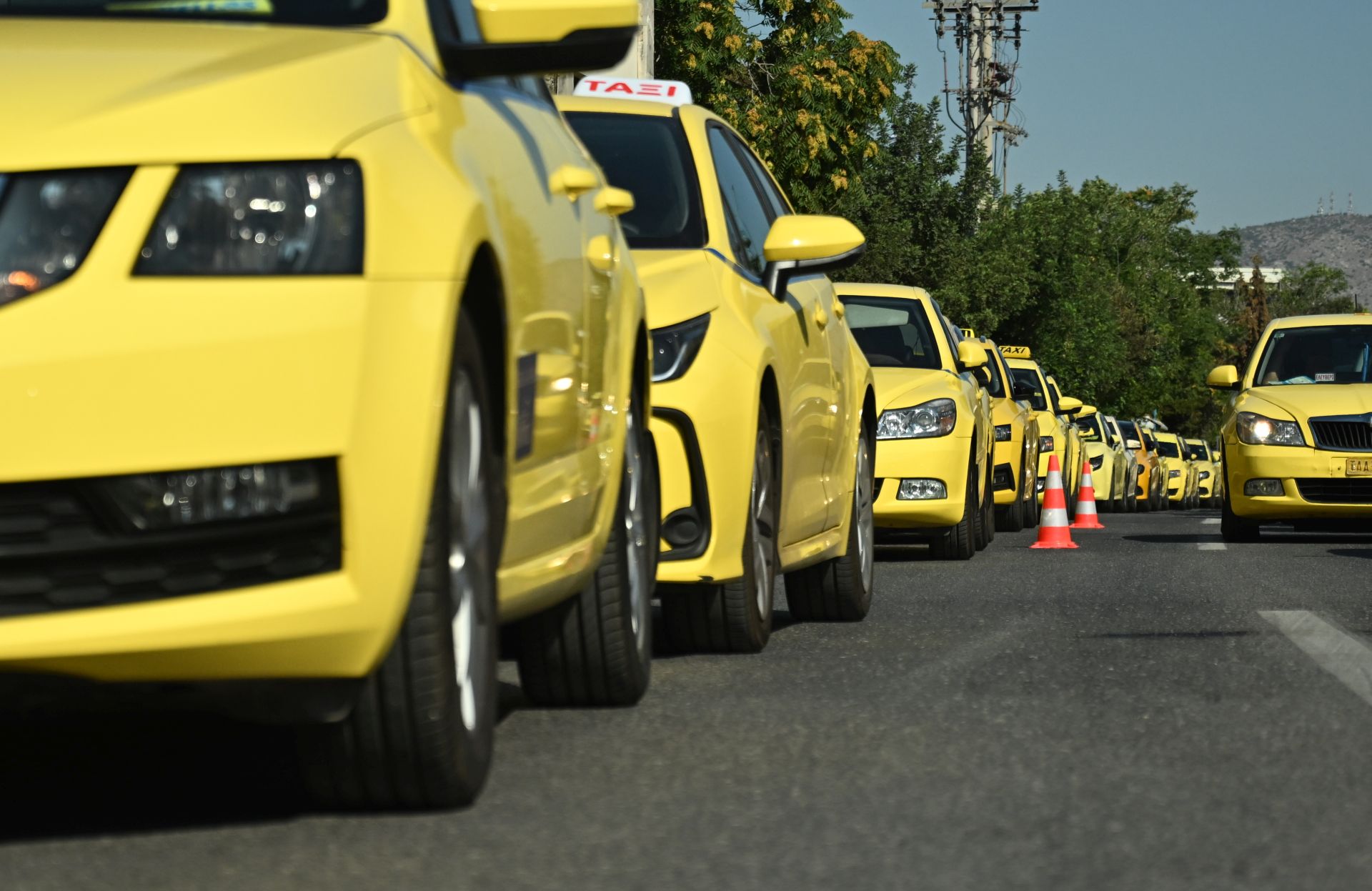 den-tha-kikloforisoun-taxi-tin