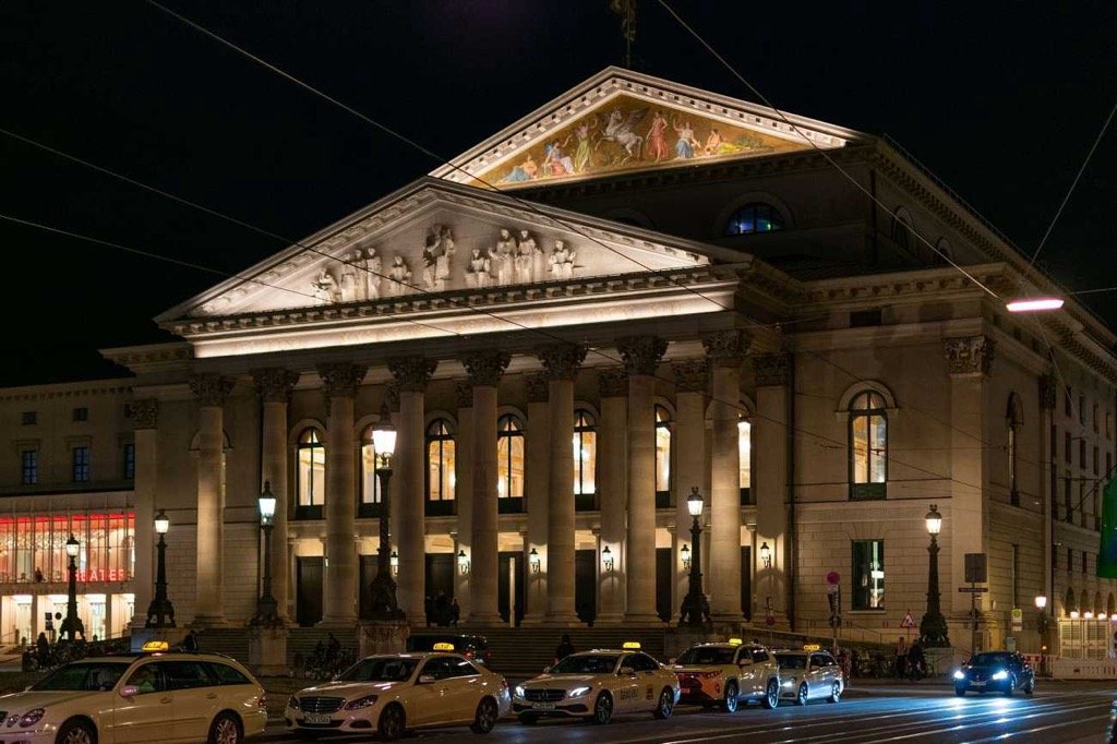 germania-sto-monacho-ta-akrivotera