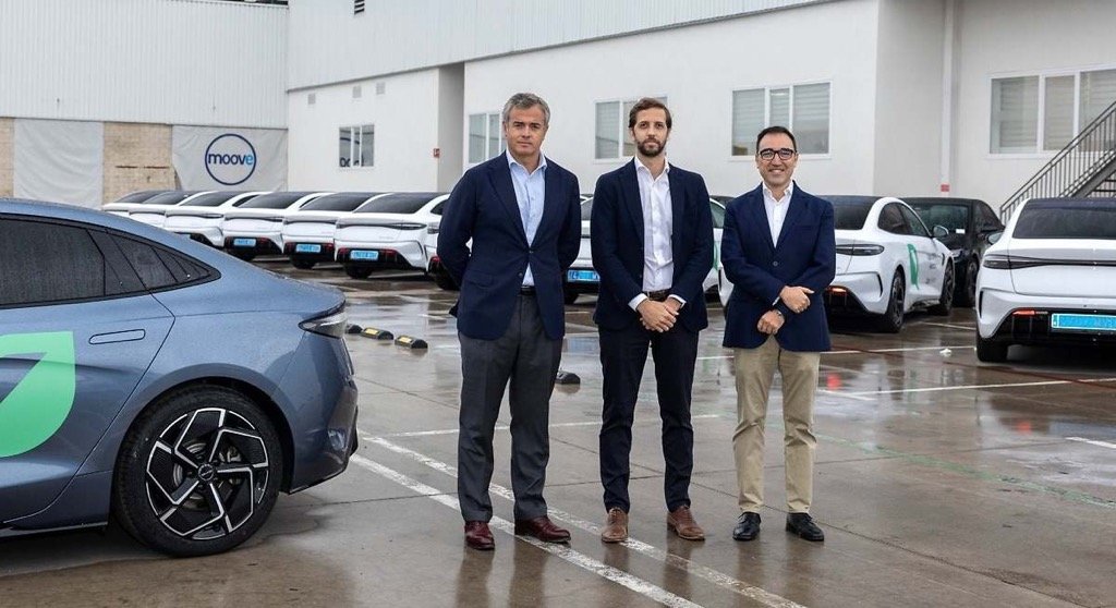 madriti-i-Uber-simmachi-me-tin-kineziki-BYD-entassontas-1