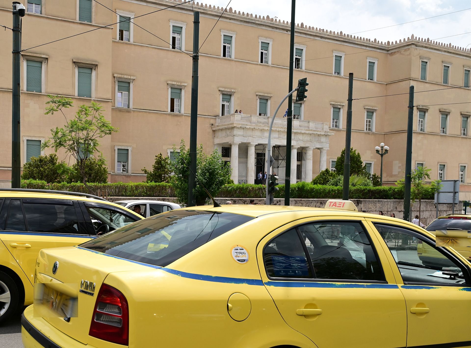 Οδηγούσε ταξί χωρίς άδεια και εισέπραξε 310 ευρώ από τουρίστρια για τη διαδρομή Αεροδρόμιο – Σύνταγμα!