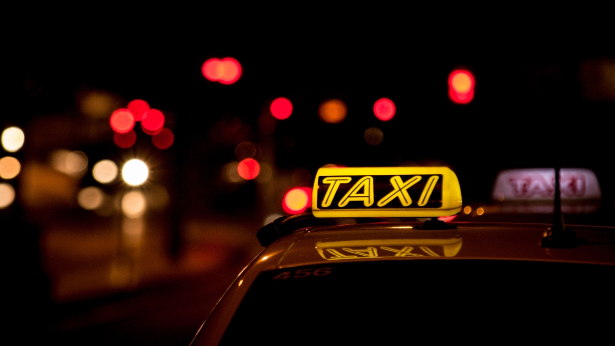 omonia-odigos-taxi-epitethike-ke