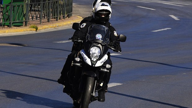 pireas-epitethike-se-odigo-taxi