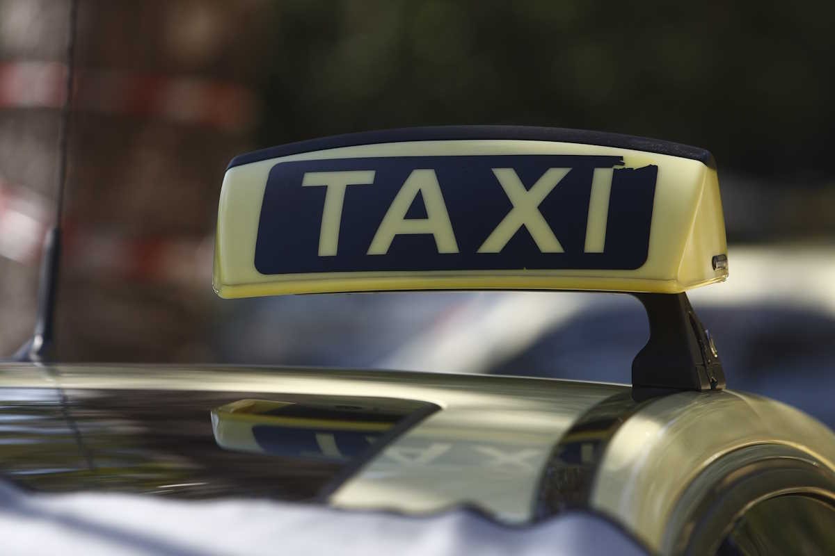 taxi-Αntistrofi-metrisi-apo-avrio