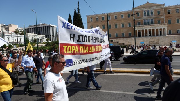 Ταξί: Δεύτερη μέρα κινητοποιήσεων – Συγκέντρωση στις 10:00 και αυτοκινητοπορεία προς το υπ. Μεταφορών