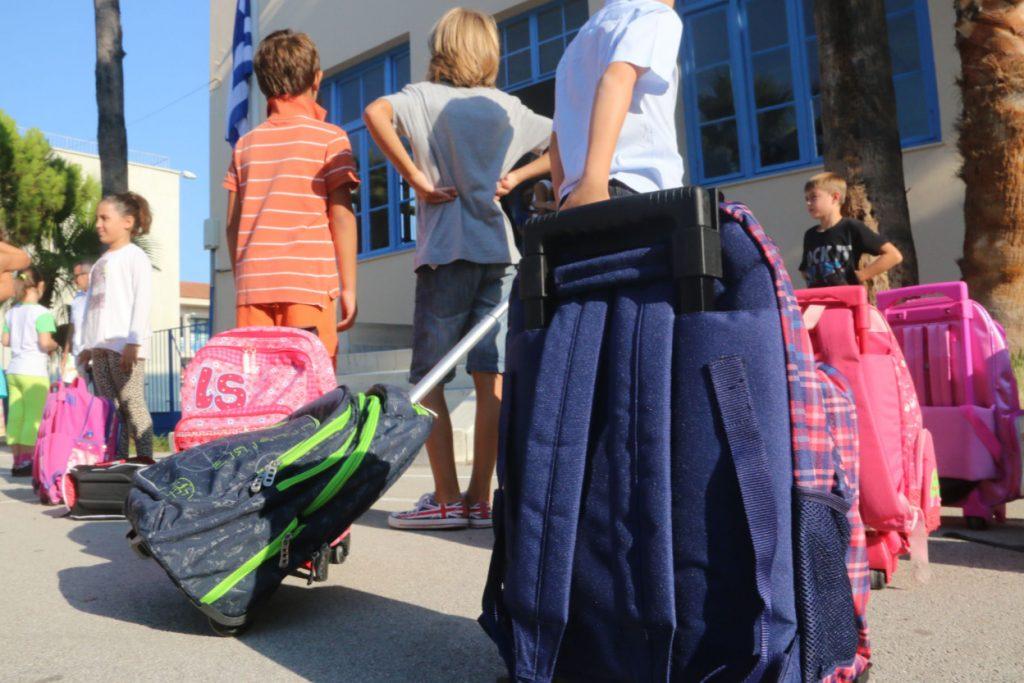 ΚΟΙΝΗ ΥΠΟΥΡΓΙΚΗ ΑΠΟΦΑΣΗ: «Μεταφορά μαθητών δημόσιων σχολείων από τις Περιφέρειες» – Π.Ο.Ε.Ι.Α.Τ.Α: ΠΑΝΕΛΛΗΝΙΑ ΟΜΟΣΠΟΝΔΙΑ ΤΑΞΙ