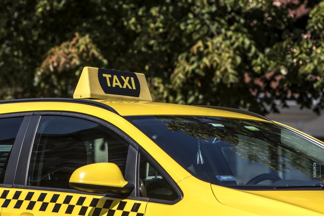 Βουδαπέστη: Υπερχρεώσεις, ναρκωτικά και οδηγοί ταξί χωρίς άδεια εντοπίστηκαν στους αστυνομικούς ελέγχους – Daily Taxi News