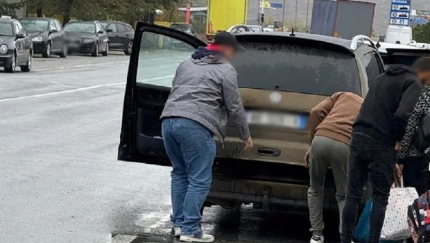 thessaloniki-taxi…-me-xenes-pinakides