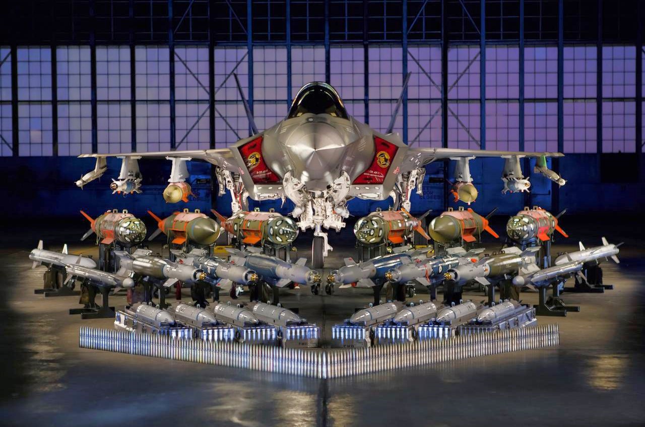 1423441756_f-35a-weapons-carriage-1 Την άνοιξη απάντηση των ΗΠΑ για τα όπλα των F-16V – Ενδιαφέρον για F-35 οπλισμένα με Meteor και IRIS-T