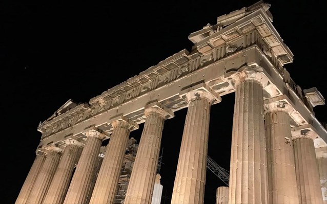 allazei-o-fotismos-tis-akropolis_1-1