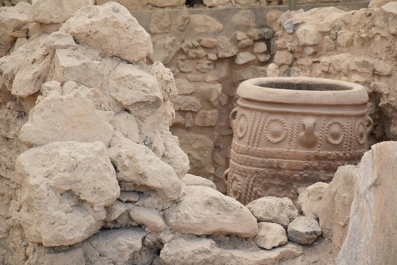 Anakalifthike-tichea-tafos-tou-5ou Aνακαλύφθηκε τυχαία τάφος του 5ου αιώνα π.Χ. – Ο αρχαίος ελληνικός αμφορέας και η οινοχόη