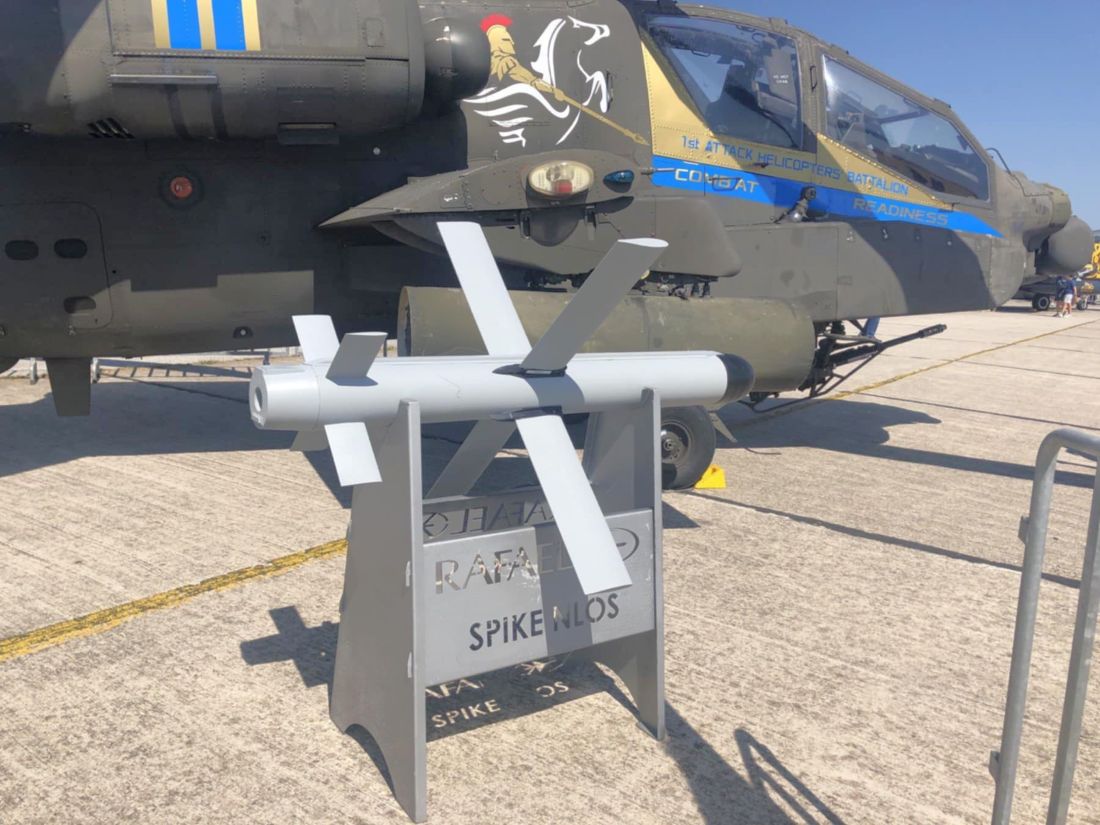 Apache με ομοίωμα SPIKE NLOS στην AFW2025