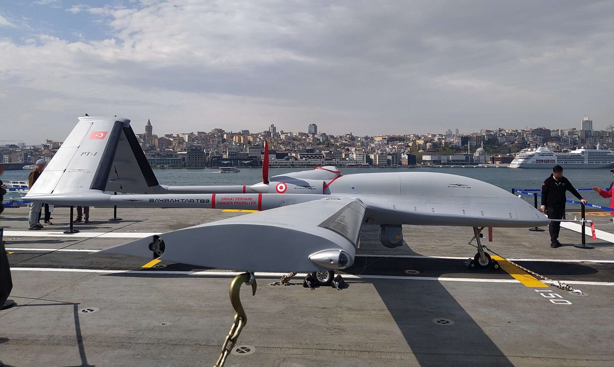 Bayraktar_TB3_on_the_runway_of_TCG_Anadolu_2 Τουρκία: Από τη μία προτείνει λύση «Δύο κρατών» για την Κύπρο, από την άλλη φτιάχνει βάση με οπλισμένα drones!